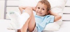 El Niño, su Salud y el Mangostán. VI. Lesión en el tobillo, cataplasma de Mangostán.