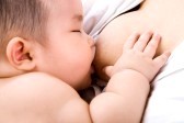 La Alimentación al Seno Materno, evita las alergias.