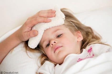 La fiebre se puede controlar con baños tibios y aspirina.