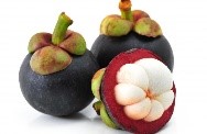 La fruta del Mangostán, en su pericarpio existen más Xantonas.