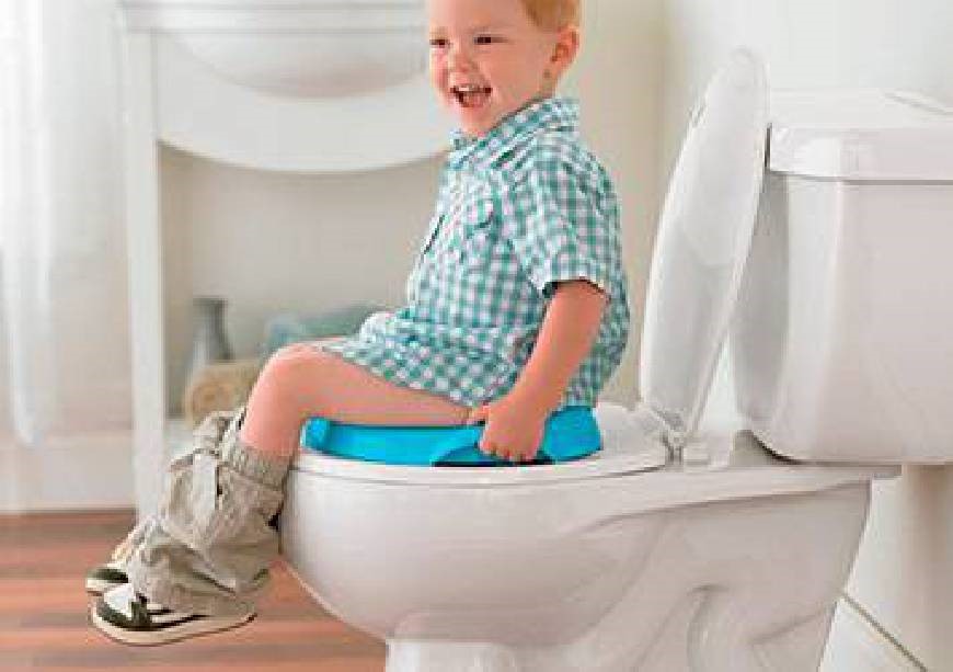 Puede usar un retrete normal con un asiento para niño.