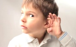 Las infecciones frecuentes de oídos, causan en forma temporal disminución de la audición.